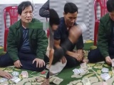Hà Tĩnh: Tạm đình chỉ công tác chủ tịch UBND xã ngồi trên chiếu bạc