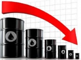 Giá dầu thế giới tiếp tục sụt giảm
