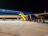 Gần 300 công dân Việt Nam từ Trung Đông về nước đã xuống sân bay Cần Thơ