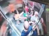 Hà Nội: Khởi tố người đàn ông dâm ô với bé trai trong thang máy