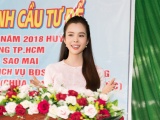Hoa hậu Huỳnh Vy giản dị chia sẻ yêu thương với bà con quê nhà