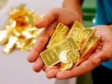 Giá vàng và ngoại tệ ngày 31/7: Vàng tiếp đà tăng, USD chạm đáy 2 năm