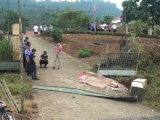 Lào Cai: Cổng trường đổ làm 3 học sinh tử vong