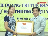 Nghệ nhân Trần Thị Hướng được trao giấy chứng nhận nghệ nhân quốc gia