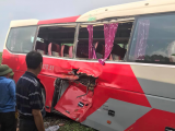 Điều tra nguyên nhân vụ xe chở học sinh bị tàu hỏa húc văng tại Hà Nội