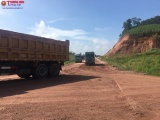 Xe quá khổ, quá tải “phá nát” đường gom cao tốc Bắc Giang – Lạng Sơn