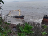 Thừa Thiên - Huế: Tàu JAKARTA gãy đôi, 300 tấn dầu có nguy cơ tràn ra biển