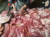 Giá lợn hơi hôm nay tiếp tục giảm 1.000 - 2.000 đồng/kg