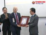 Hội hữu nghị Italia - Việt Nam trao tặng 2 ấn phẩm đặc biệt cho Bảo tàng Hồ Chí Minh