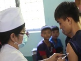 Khoảng 19.000 trẻ 7 tuổi ở Quảng Ngãi được tiêm phòng bạch hầu 