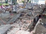 Đồng Nai: Sập tường rào trường tiểu học, hàng chục xe của học sinh bị đè bẹp