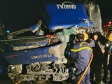 Thanh Hóa: Giải cứu tài xế mắc kẹt trong cabin sau tai nạn giao thông
