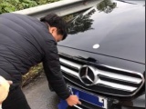 Dùng băng dính che BKS, tài xế xe Mercedes bị xử phạt