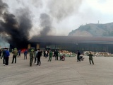 Quảng Ninh: Gần 10 tấn hàng trong kho chứa bị ngọn lửa thiêu rụi