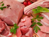 Giá lợn hơi ngày 25/2 tiếp tục giảm 1.000 - 2.000 đồng/kg