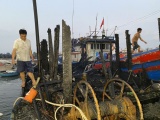 Quảng Ngãi: Tàu cá dài gần 16m cháy rụi trong đêm