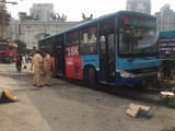 Hà Nội: Xe buýt lao lên vỉa hè tông tử vong người đi bộ