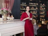 MC Thanh Mai khoe dáng ngọc với loạt váy lụa bay bổng