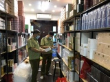 QLTT Hà Nội kiểm tra đột xuất cửa hàng nước hoa lớn 91 Hàng Gà