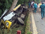 3 người thương vong sau cú lật xe tải trên đèo Bảo Lộc