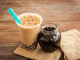 Nguy cơ vỡ bong bóng kinh doanh trà sữa Trung Quốc và hệ lụy đến sức khỏe