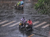 Thời tiết ngày 17/7: Khu vực Bắc Bộ và Bắc Trung Bộ đón mưa lớn, nguy cơ sạt lở đất và ngập úng cục bộ