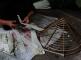 Giữ hồn quê từ nghề truyền thống nón lá làng Chuông