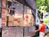 Hà Nội: Bắt giữ 'xe luồng xanh' chở gần 10 tấn bánh trung thu nhập lậu