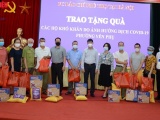 FC Báo chí Phú Thọ thăm, tặng quà cho lực lượng tuyến đầu và người dân có hoàn cảnh khó khăn trên địa bàn Hà Nội