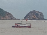 Bình Định: Tích cực tìm kiếm ngư dân bị sóng cuốn trôi mất tích