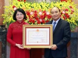Chủ tịch nước Nguyễn Xuân Phúc trao tặng Huân chương Độc lập cho nguyên Phó Chủ tịch nước
