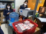 Tạm giữ thực phẩm bảo vệ sức khỏe nghi hàng giả ở chợ thuốc lớn nhất Hà Nội