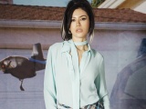 Siêu mẫu Minh Tú biến tấu thời trang Y2K