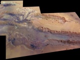 Phát hiện mạch nước ngầm tại hẻm núi Valles Marineris trên sao Hỏa