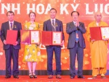 Gốm Đất Việt đón nhận kỷ niệm chương “Tinh hoa Kỷ lục” trong chương trình Hội ngộ kỷ lục gia Việt Nam lần thứ 45
