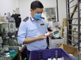 Hà Nội: Triệt phá cơ sở sản xuất hàng chục nghìn sạc điện thoại giả nhãn hiệu