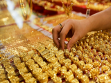 Giá vàng ngày 15/5: Vàng “trượt dốc” liên tục, đứng trước nguy cơ bán tháo?
