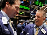 Dow Jones tăng 369 điểm sau báo cáo lạc quan về doanh số bán lẻ của Mỹ