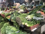 Giá thực phẩm và rau xanh vẫn treo cao