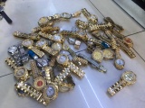 Hơn một  nghìn chiếc đồng hồ nhái thương hiệu nổi tiếng bị tạm giữ 