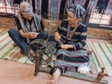 Người H’re bảo tồn bản sắc văn hóa chiêng Ba và nghề dệt thổ cẩm truyền thống