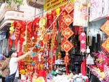 Hà Nội: Sôi động thị trường đồ trang trí Tết 2023 trên nhiều tuyến phố