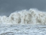 Bắc Biển Đông gió giật cấp 8, biển động mạnh