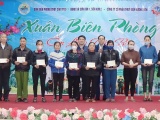 Hà Tĩnh: Chủ tịch UBND tỉnh Hà Tĩnh chúc tết lực lượng vũ trang và các gia đình khó khăn 