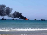 Tàu bốc cháy dữ dội trên biển, thiệt hại khoảng 500 triệu đồng