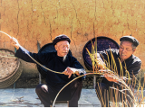 Độc đáo nghề đan mâm của người Hà Nhì giữa nhịp sống hiện đại