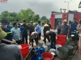 Hà Tĩnh: Thị xã Hồng Lĩnh huy động xe bồn chở nước sạch phục vụ nhân dân 