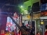 Cứu 3 người dân bị mắc kẹt trong ngôi nhà bị cháy ở trung tâm Đà Nẵng