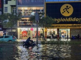 Đà Nẵng: Nhiều nơi ngập sâu, khẩn cấp di dời hàng nghìn người đến nơi an toàn