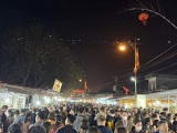Nam Định: Hàng vạn người đổ về chợ Viềng để “mua may bán rủi”